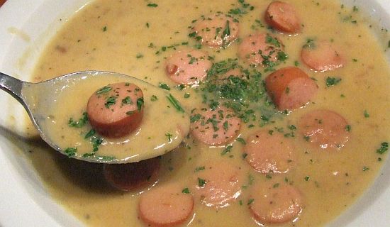 Cremige Erbsensuppe mit Frankfurter Würstchen | Lotta - kochende ...