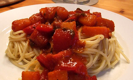 Spaghetti mit Kürbis-Paprika-Gemüse