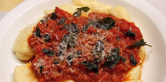 Foto: Selbstgemachte Gnocchi mit Tomatensoße