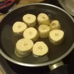 Foto: Kochbananenstücke im heißen Öl
