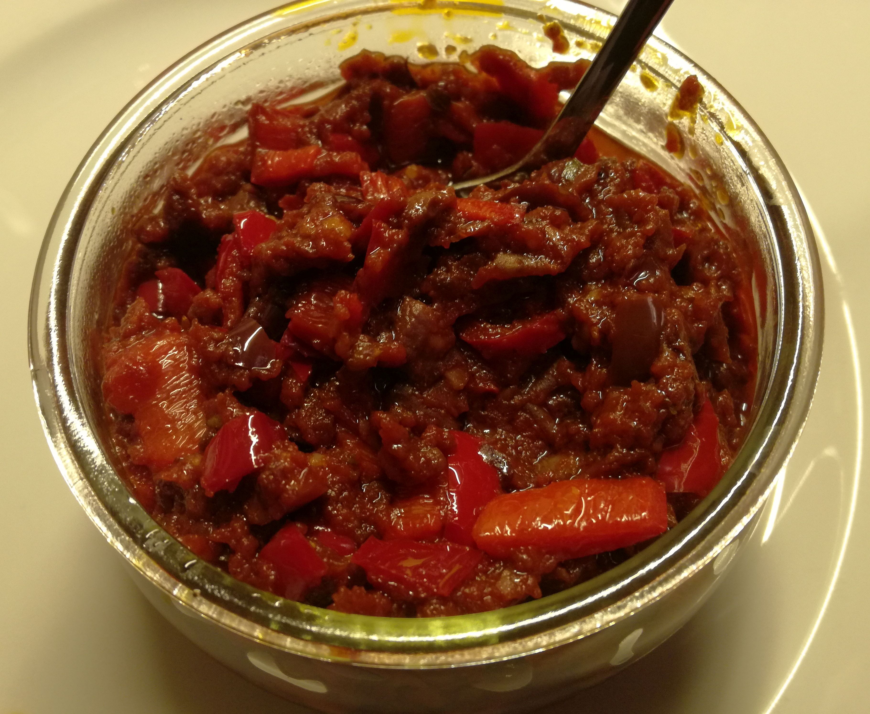 Scharfes Tomaten-Oliven-Relish mit Paprika | Lotta - kochende Leidenschaft
