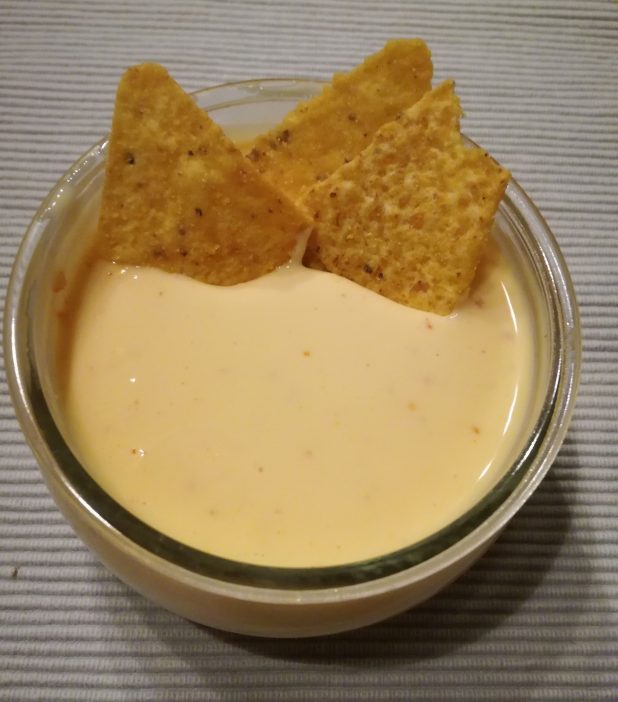 Foto: Cheese-Chili-Dip für Tortilla-Chips